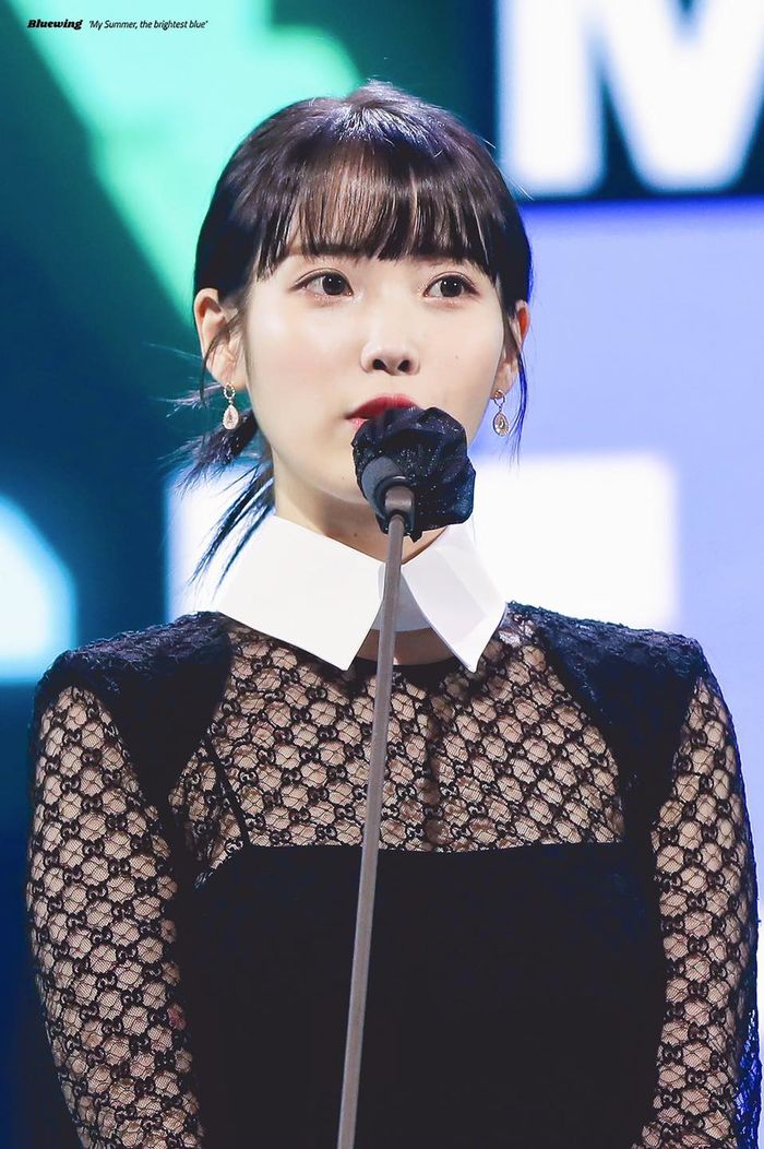 5 idol Kpop có thói quen siêu yêu: Irene hay ngửi ống tay áo