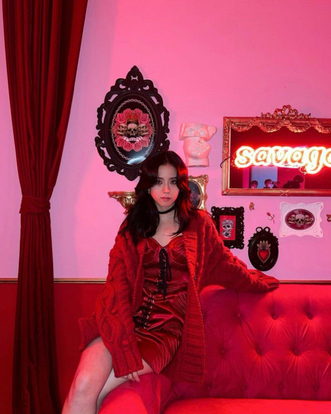 7 idol Kpop diện loạt outfit đỏ đỉnh cao, chứng tỏ nhan sắc sáng tỏa