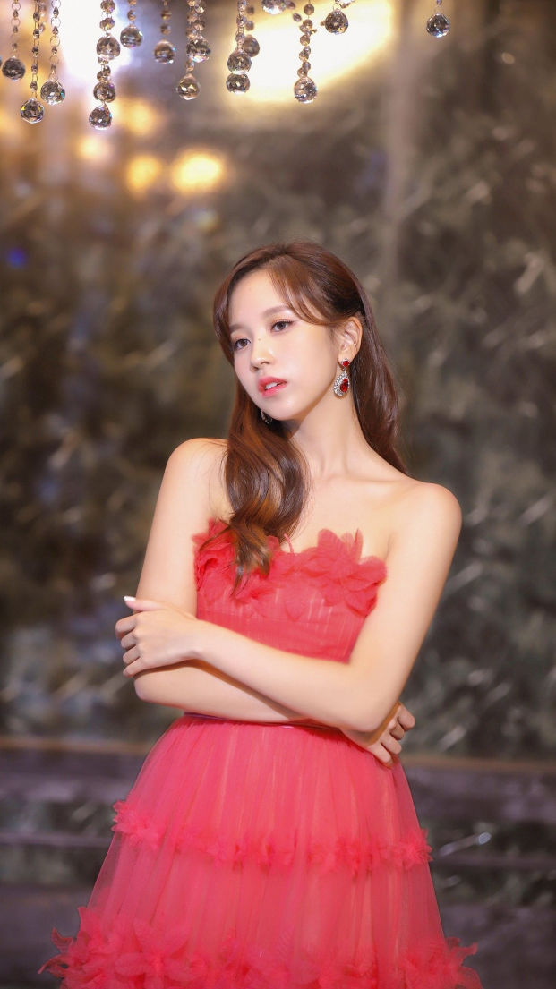 7 idol Kpop diện loạt outfit đỏ đỉnh cao, chứng tỏ nhan sắc sáng tỏa