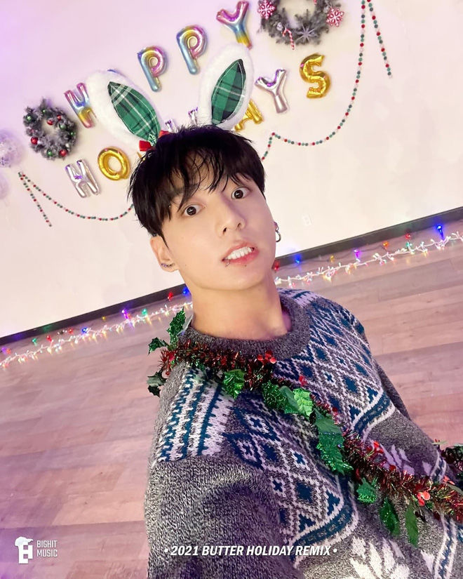 Idol Kpop khoe visual xinh xỉu dịp Noel: Lisa táo bạo lắm rồi đây!