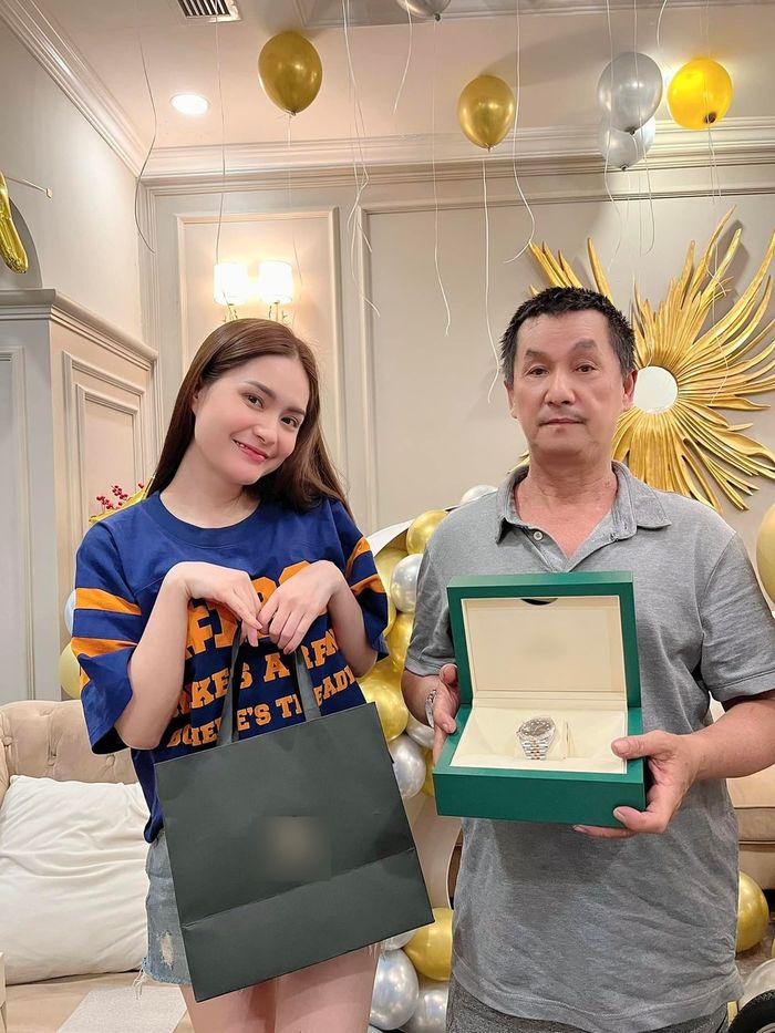Các đại gia thành công sự nghiệp sẽ báo hiếu bố mẹ ra sao?