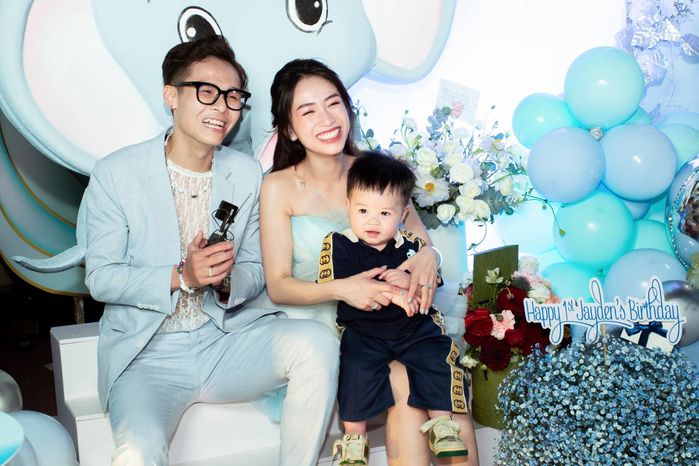 4 mẹ bỉm sữa Gen Z: con gái đại gia Minh Nhựa chăm diện đồ hiệu