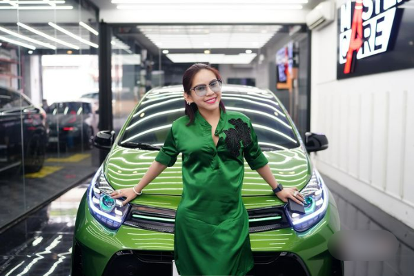 Sao Việt vung tiền tân trang xe: Di Băng 500 triệu vẫn thua Ngọc Trinh