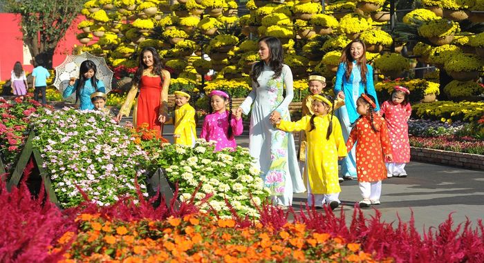 Khoe bảng chi tiêu 26 triệu cho Tết, cô gái bị mắng tơi tả