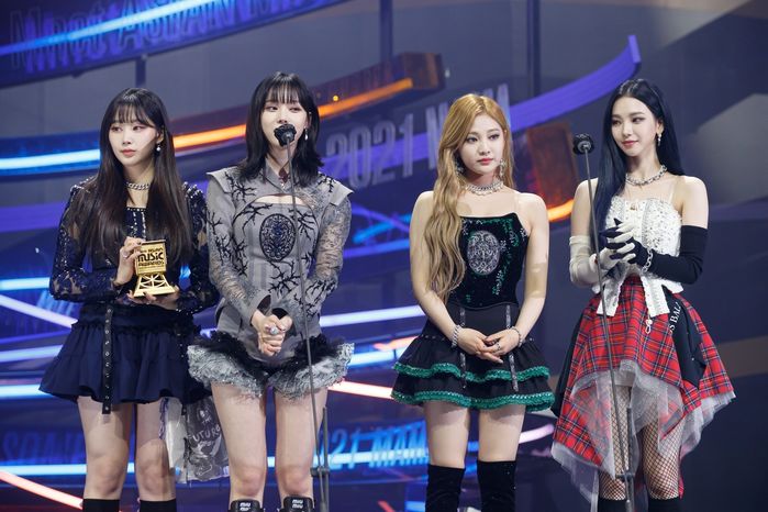 Knet gọi Gen 4 của làng Kpop là có sắc nhưng thiếu tài