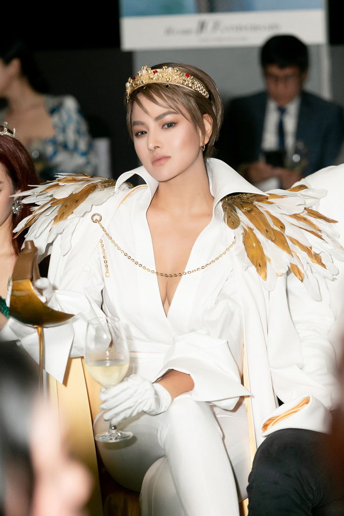 Người trong giới chê kỹ năng catwalk mổ cò của Vũ Thu Phương