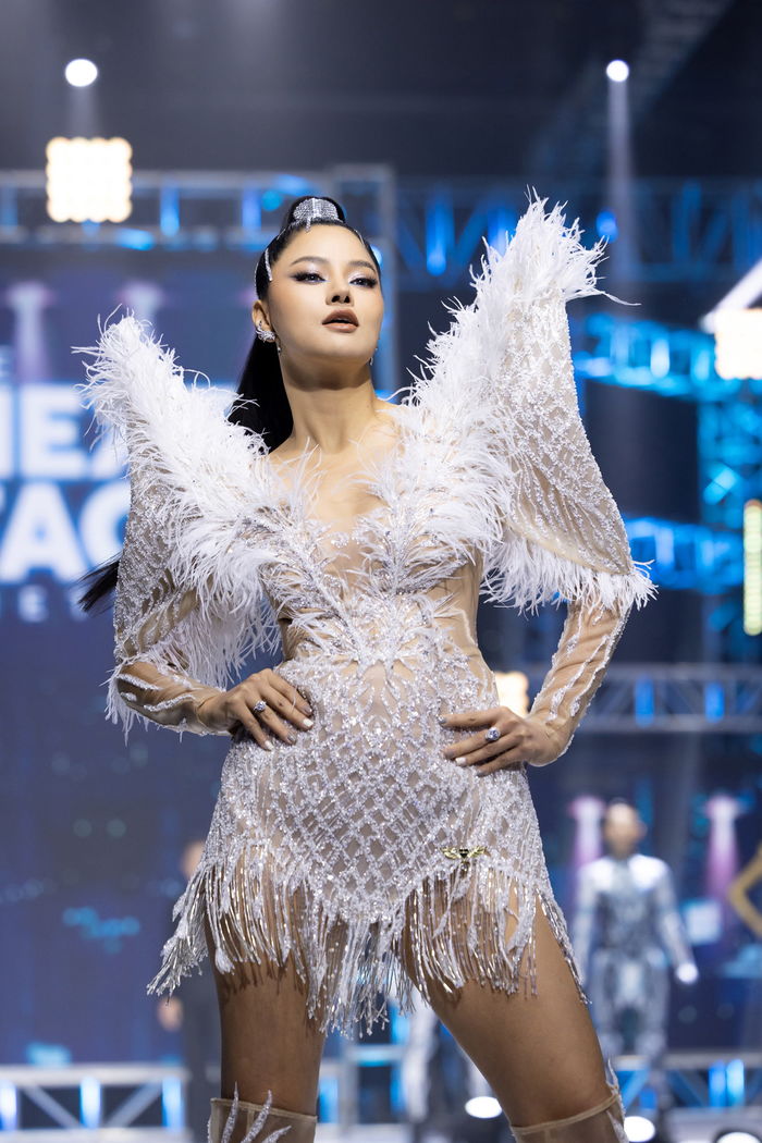 Người trong giới chê kỹ năng catwalk mổ cò của Vũ Thu Phương