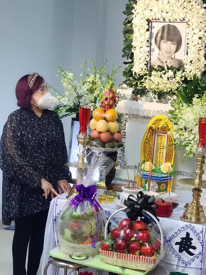 Lễ tang NSƯT Thanh Kim Huệ: Người gửi hoa, người đến tiễn biệt