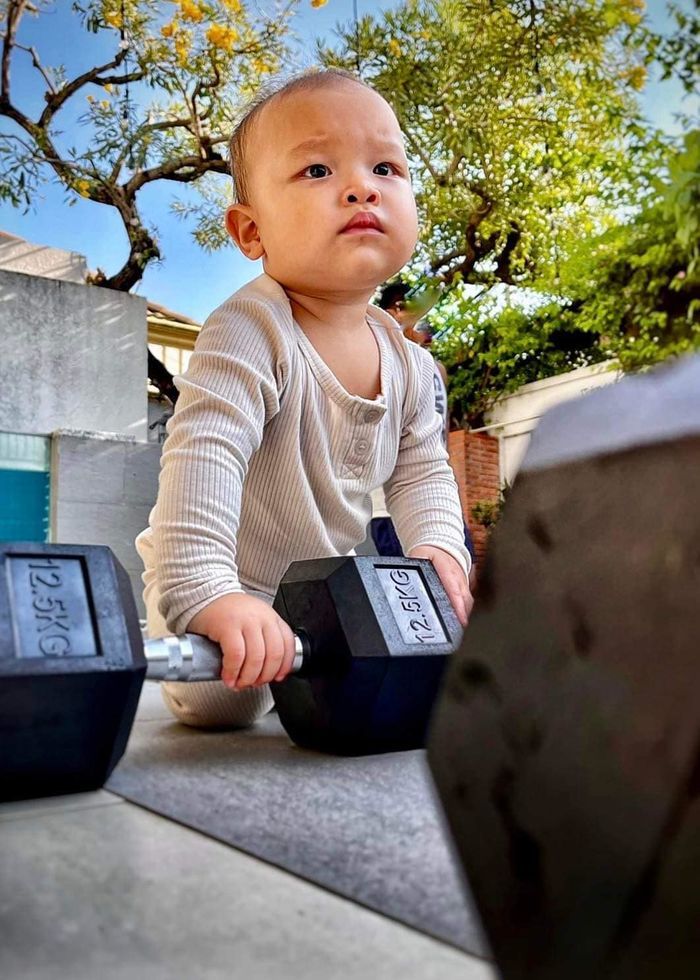 Leon nhà Hồ Hà nay đã biết tập gym giữ dáng