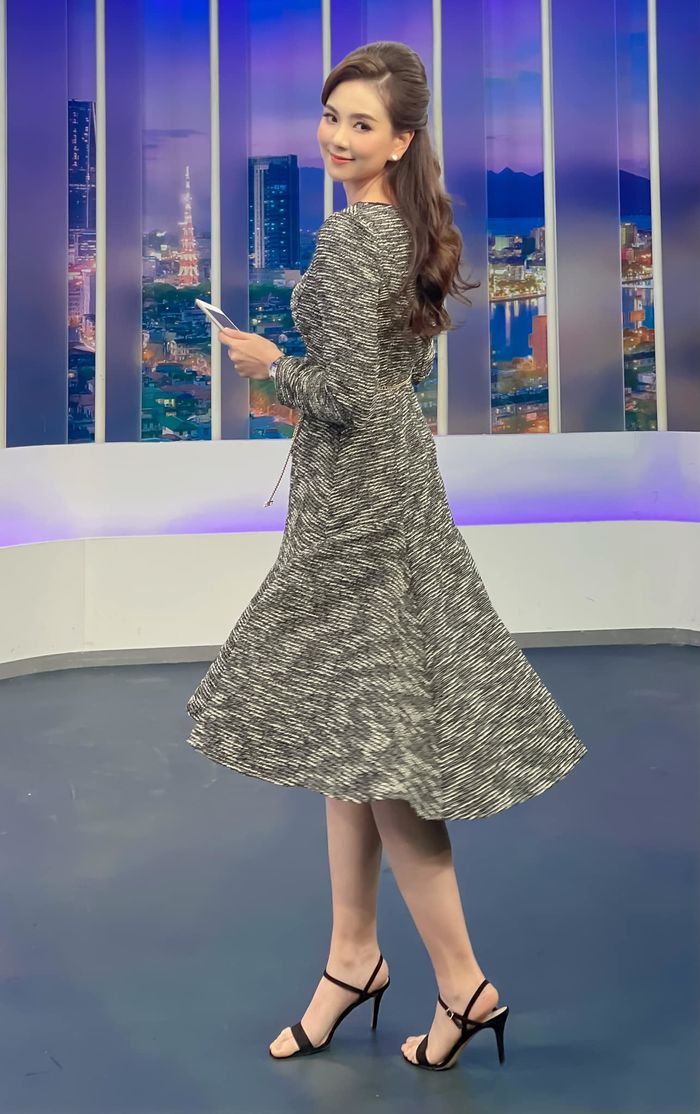 Hoa khôi VTV Mai Ngọc khoe vòng eo 58, bụng 4 múi nhờ chăm tập luyện