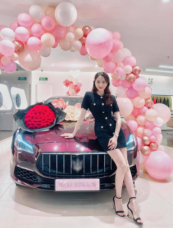 Matt Liu mê đắm Hương Giang: hôn vợ sắp cưới mọi lúc mọi nơi
