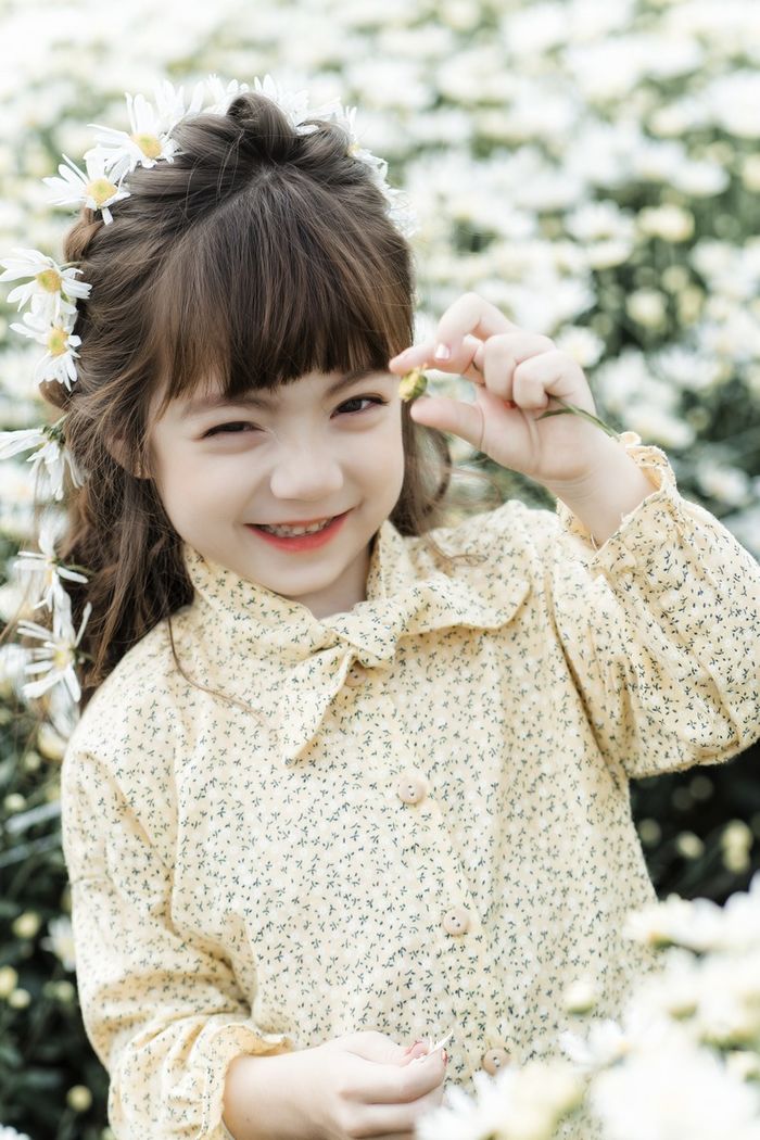 Mẹ Việt và chồng Hà Lan sinh con gái cực phẩm có nét giống Lisa