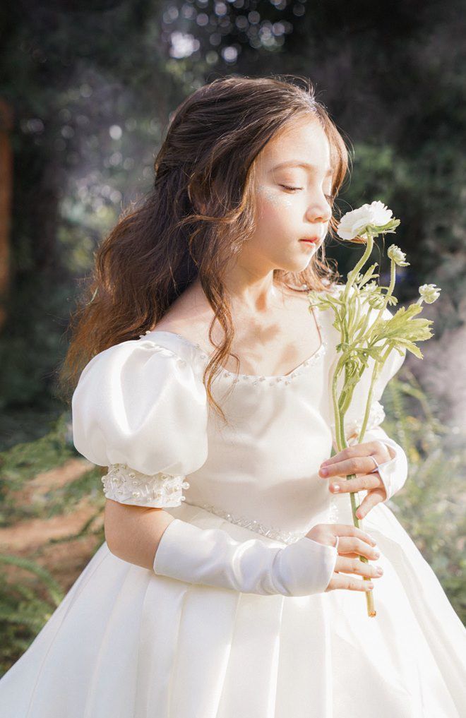 Mẹ Việt và chồng Hà Lan sinh con gái cực phẩm có nét giống Lisa
