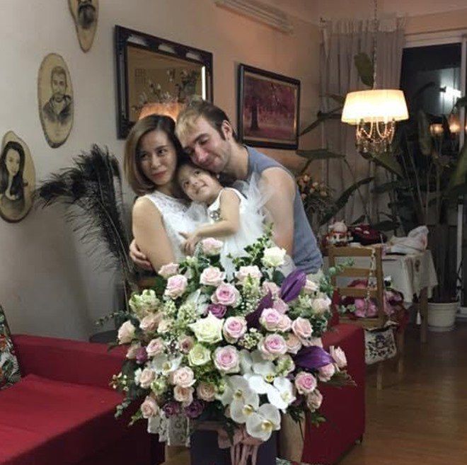 Mẹ Việt và chồng Hà Lan sinh con gái cực phẩm có nét giống Lisa