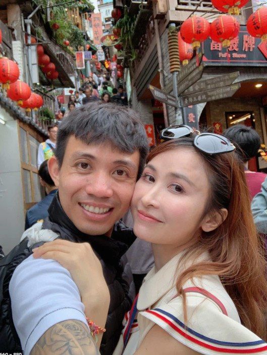 Minh nhựa chiều vợ hai: Hộ tống đi chụp ảnh, đeo đồng hồ tận tay