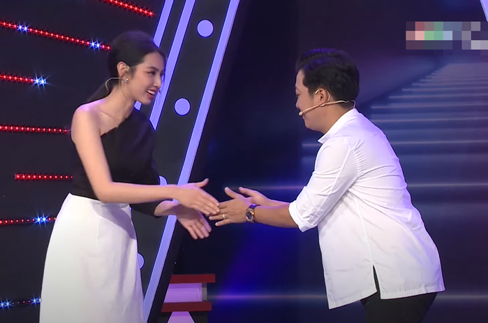Miss Grand 2021 Nguyễn Thúc Thùy Tiên khi tham gia game show