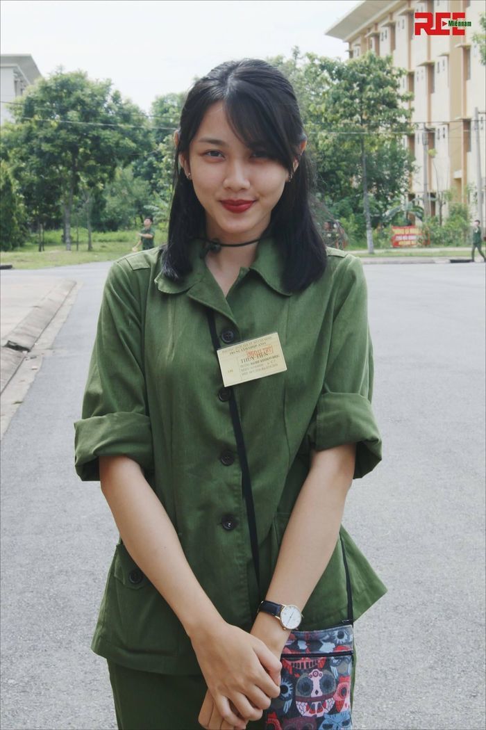 Miss Grand 2021 Thùy Tiên: Sống cùng bà, thiếu thốn tình thương cha mẹ