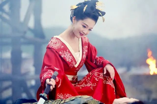 Đọ nụ cười khi hóa tà nữ của dàn mỹ nhân Cbiz