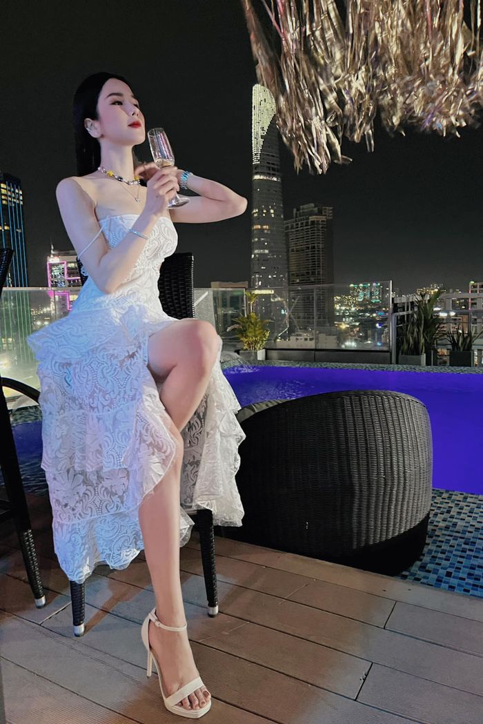 4 Mỹ nhân Việt từng đi làm PG để mưu sinh: Thùy Tiên 25 nghìn đồng/giờ
