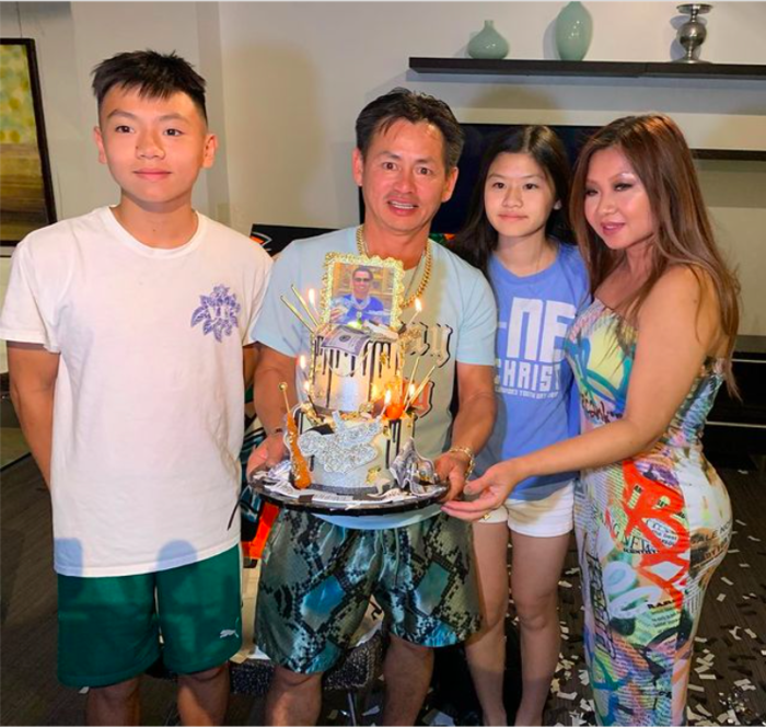 Vợ của ông trùm kim hoàn Johnny Đặng là ai?