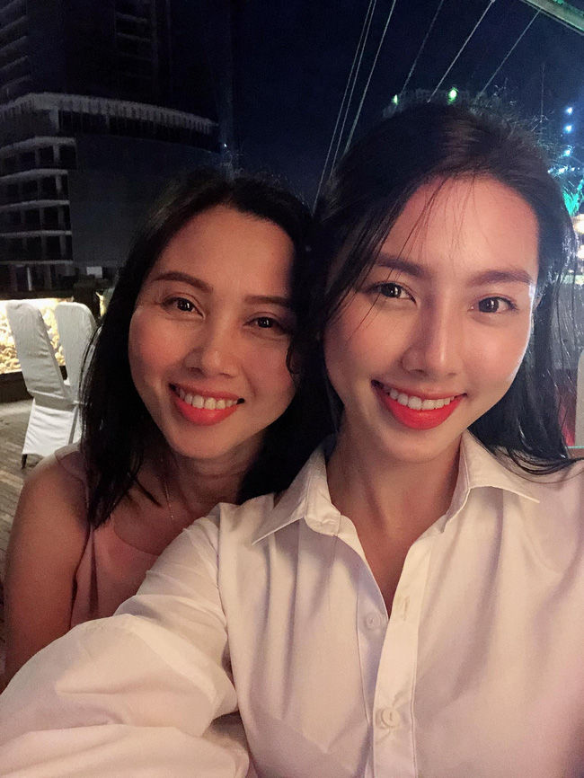 Nhan sắc mẹ Hoa hậu Thùy Tiên: Nét nào đẹp con gái hưởng hết