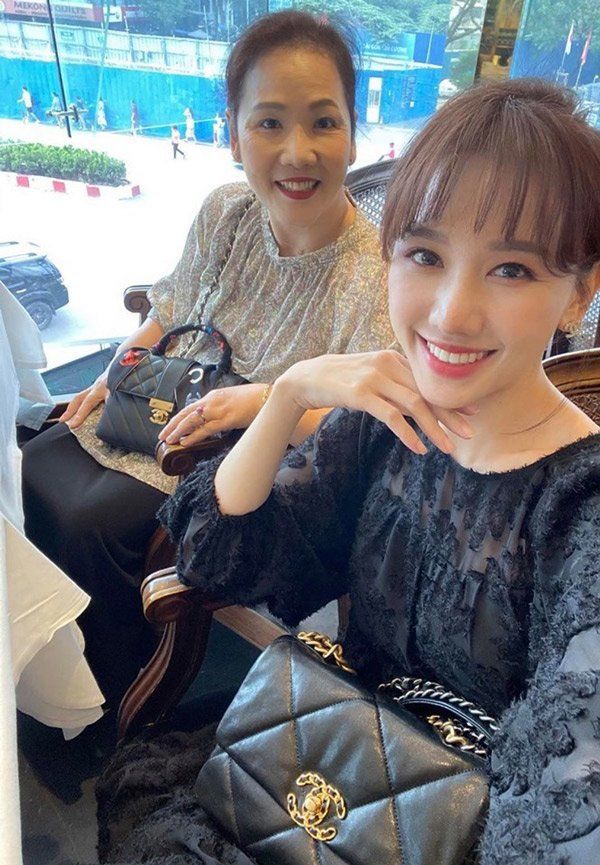 Những bà mẹ sang chảnh của sao Việt: Mẹ Matt Liu hàng hiệu kín người