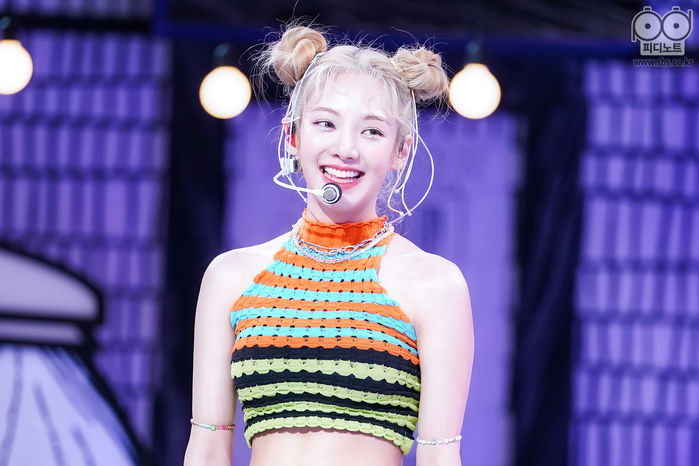10 Idol Kpop tự chụp hình selfie khiến người hâm mộ cạn lời