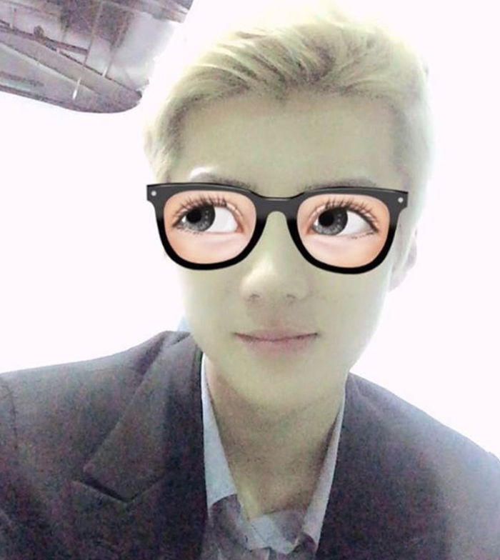 10 Idol Kpop tự chụp hình selfie khiến người hâm mộ cạn lời