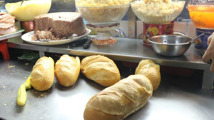 Top 6 tiệm bánh mì có nhiều người ở Sài Gòn xếp hàng mua nhiều nhất
