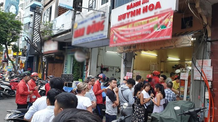 Top 6 tiệm bánh mì có nhiều người ở Sài Gòn xếp hàng mua nhiều nhất