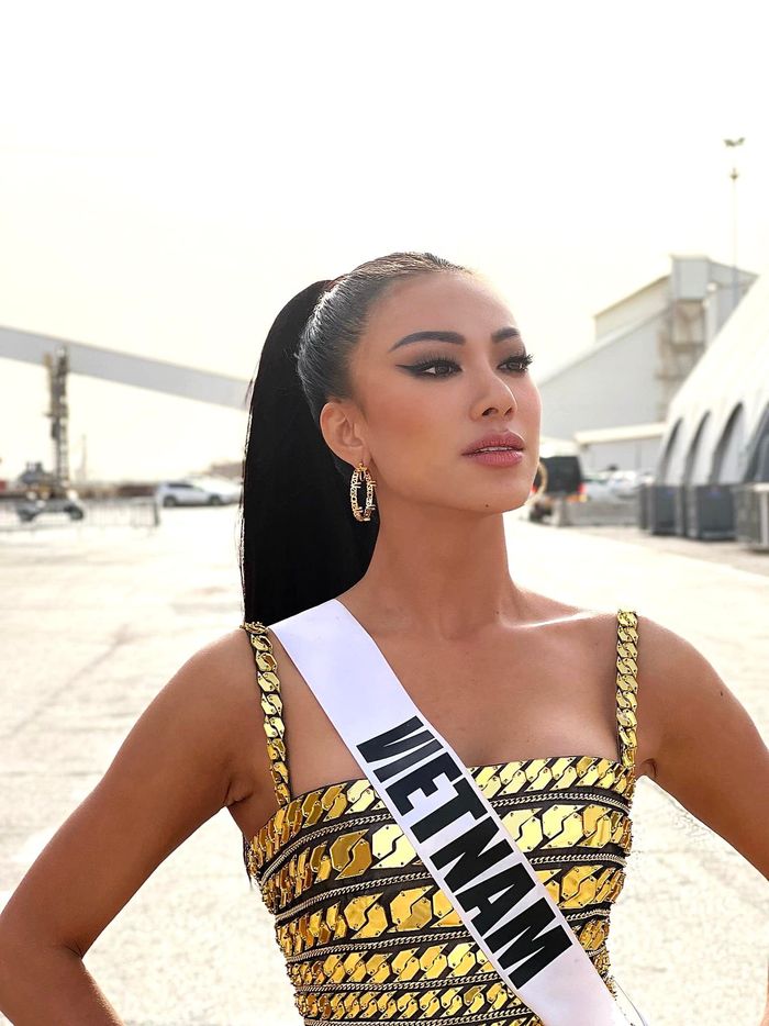 Kim Quyên bị gọi tên khi đụng độ thời trang của làng giải trí Việt
