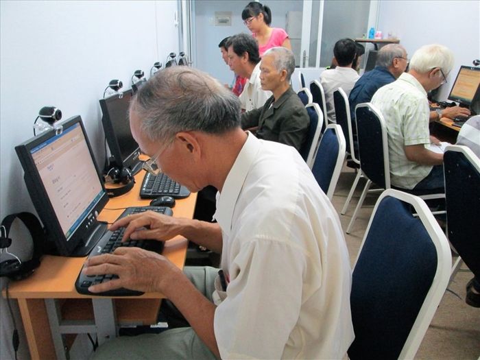 Đơn xin việc xúc động của ông cụ 60 tuổi trên Facebook