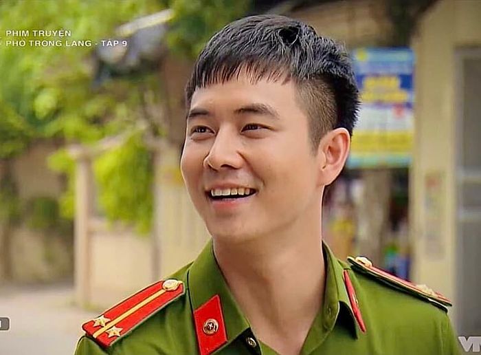 Phố Trong Làng: công an Đông không biết tỏ tình mà một phát ăn ngay