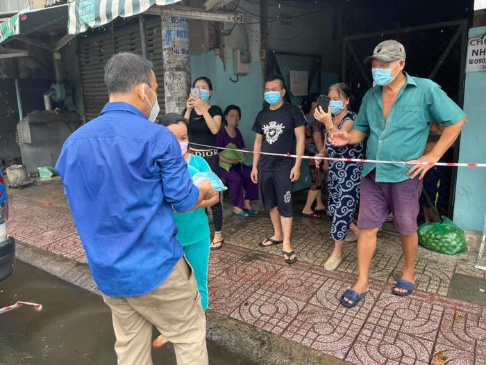 Quyền Linh cãi lời đạo diễn không bấm đồng hồ ở Vượt Lên Chính Mình