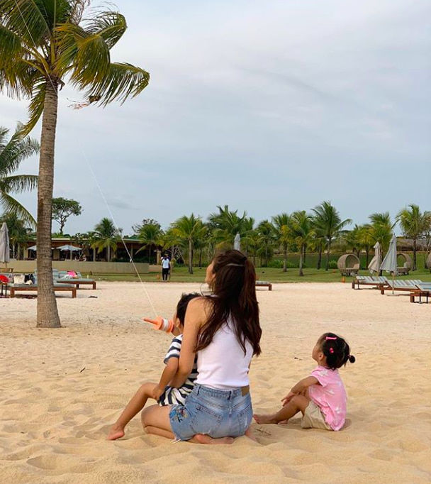 Sao chân ướt đi thi: Hà Tăng từ ngọc nữ đến mẹ 3 con viên mãn