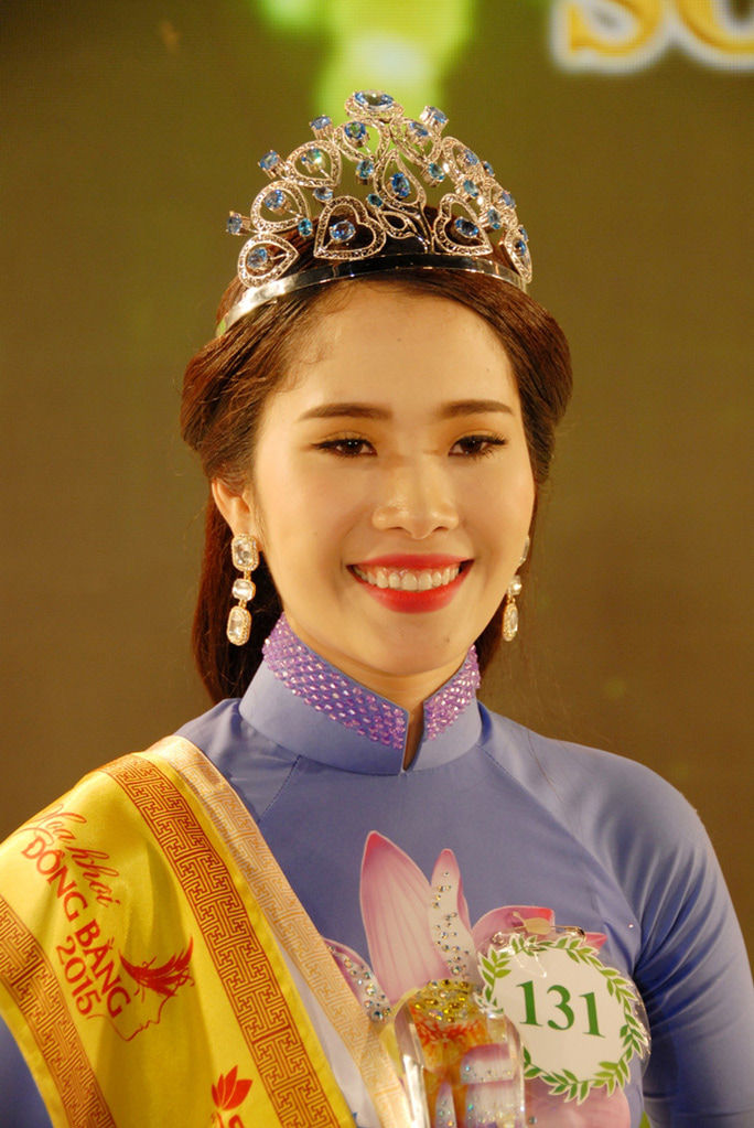 Sao chân ướt đi thi: Nam Em từ Hoa khôi đến chân dài sáng giá làng mẫu