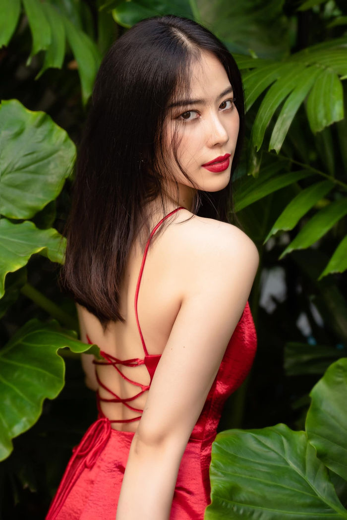 Sao chân ướt đi thi: Nam Em từ Hoa khôi đến chân dài sáng giá làng mẫu