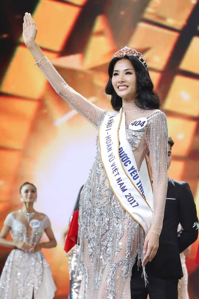 Hoàng Thuỳ từ Quán quân Next Top đến Á hậu đen đủi