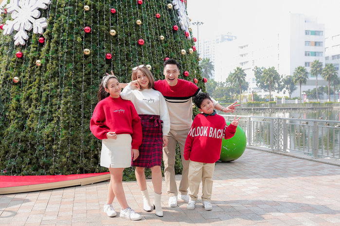 Sao nam Việt tặng quà Noel cho vợ: Mạnh Trường 200 triệu chưa là gì