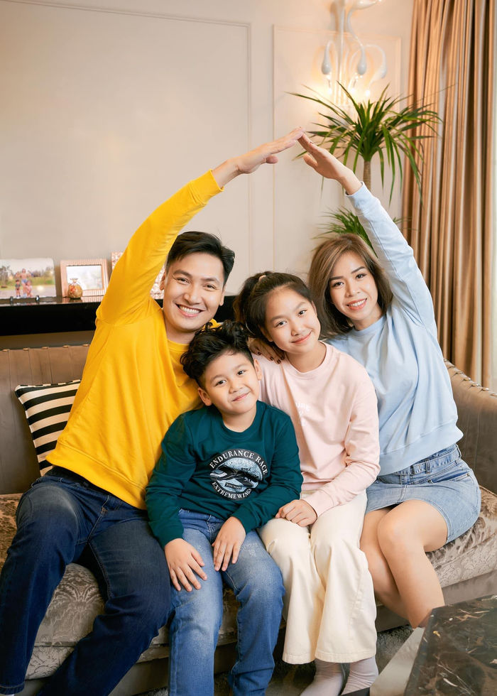 Sao nam Việt tặng quà Noel cho vợ: Mạnh Trường 200 triệu chưa là gì