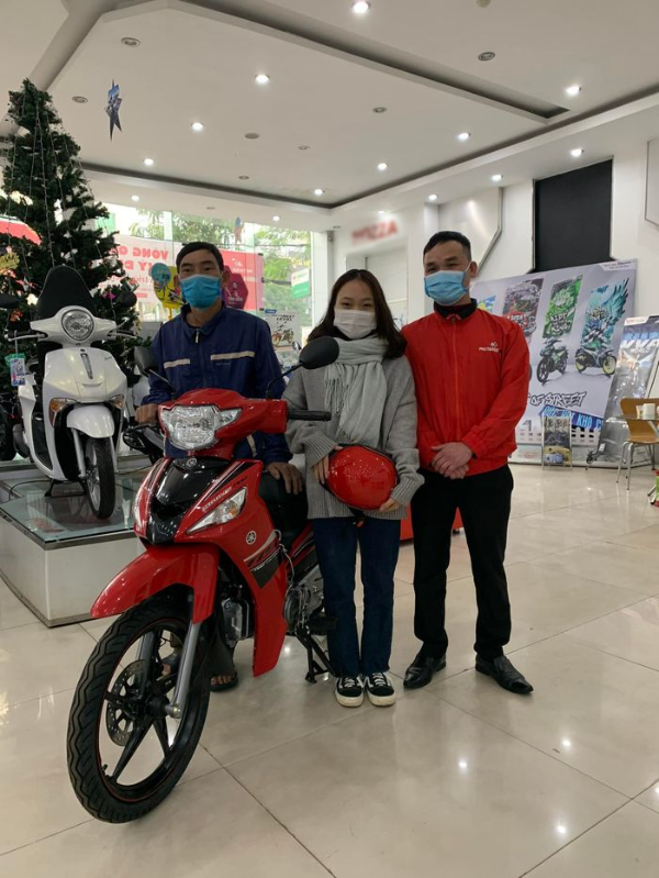 Sao Việt giúp đỡ học sinh sinh viên: Minh Tú mua 6 chiếc xe máy