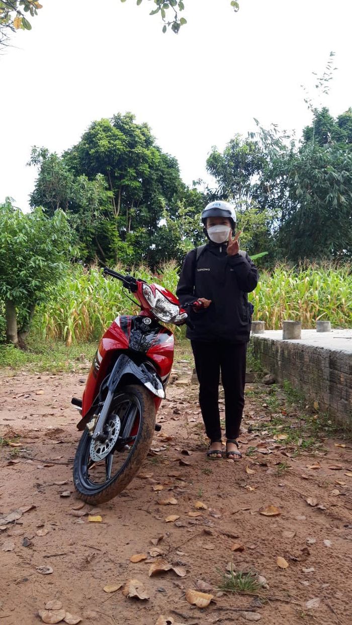 Sao Việt giúp đỡ học sinh sinh viên: Minh Tú mua 6 chiếc xe máy