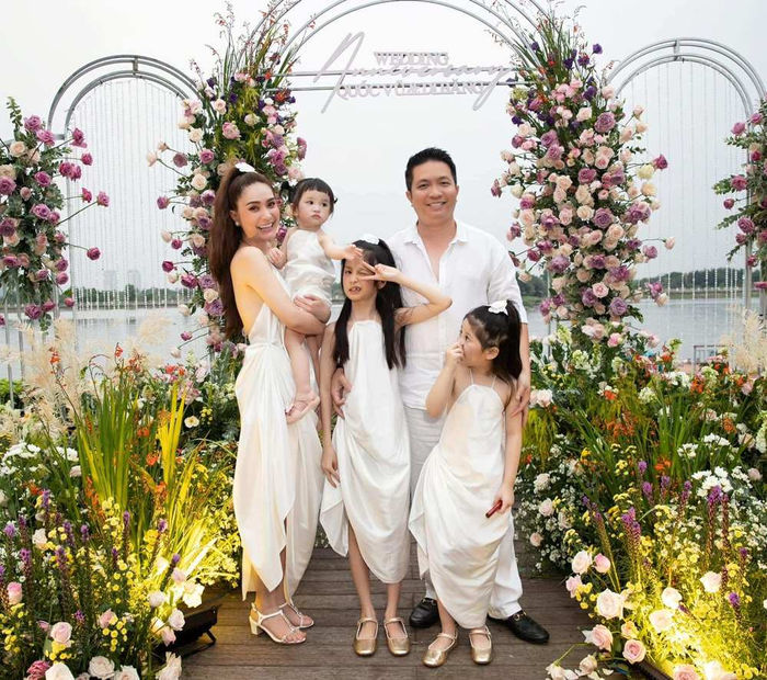 Sao Việt mừng hôn nhân thập kỷ: Không dạ tiệc thì cũng nhẫn bạc tỷ