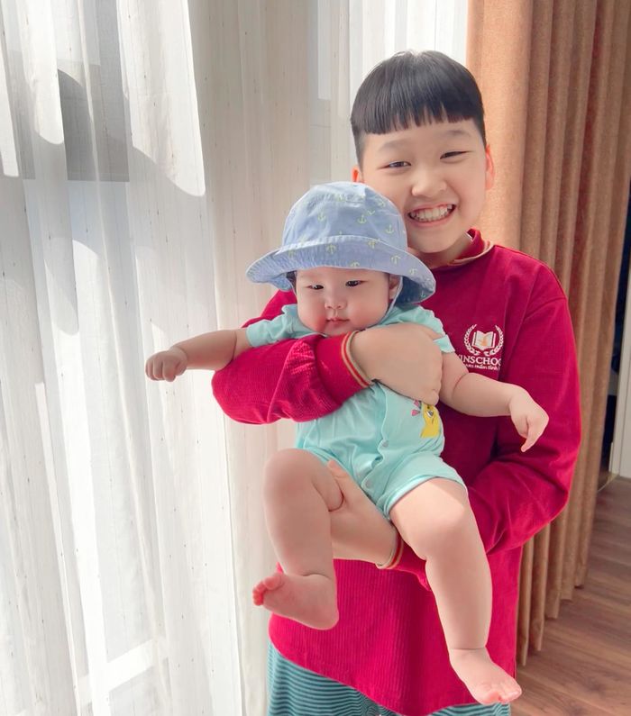 Sao Việt ngậm ngùi phận đẻ thuê: Lê Phương 2 bé y đúc 2 bố