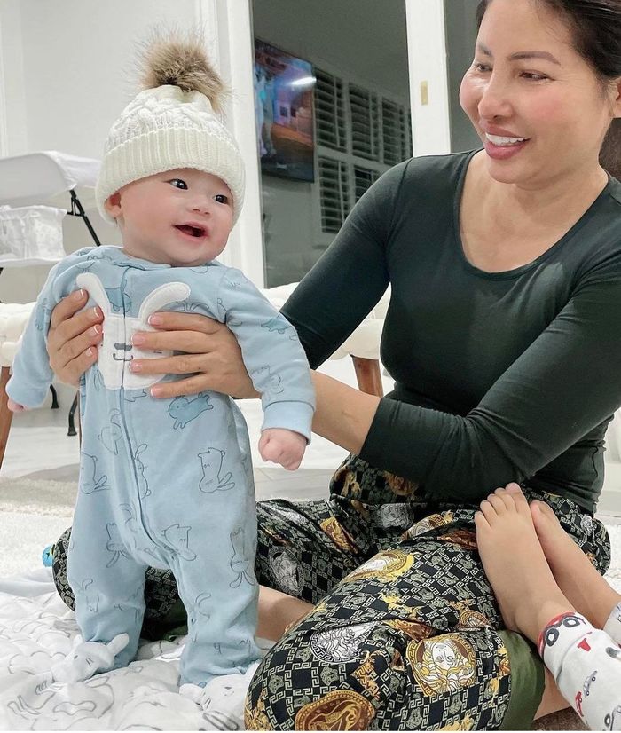 Sao Việt sinh con có bảo mẫu tuyệt vời: mẹ Phạm Hương bỏ việc sang Mỹ