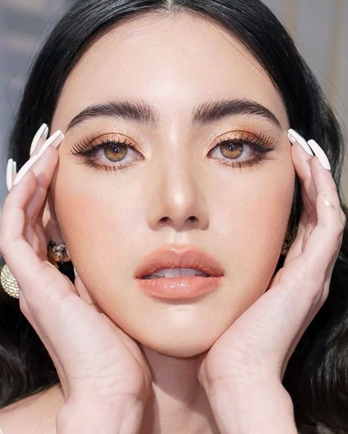 Style của Thùy Tiên và ma nữ đẹp nhất Thái Lan giống nhau đến lạ
