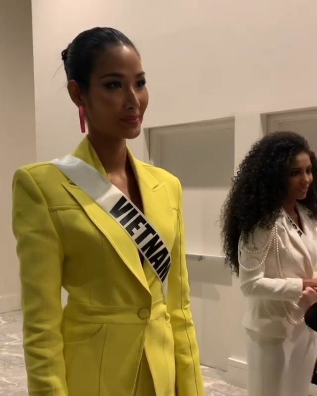 Style phỏng vấn kín Miss Universe của dàn đại diện Việt Nam