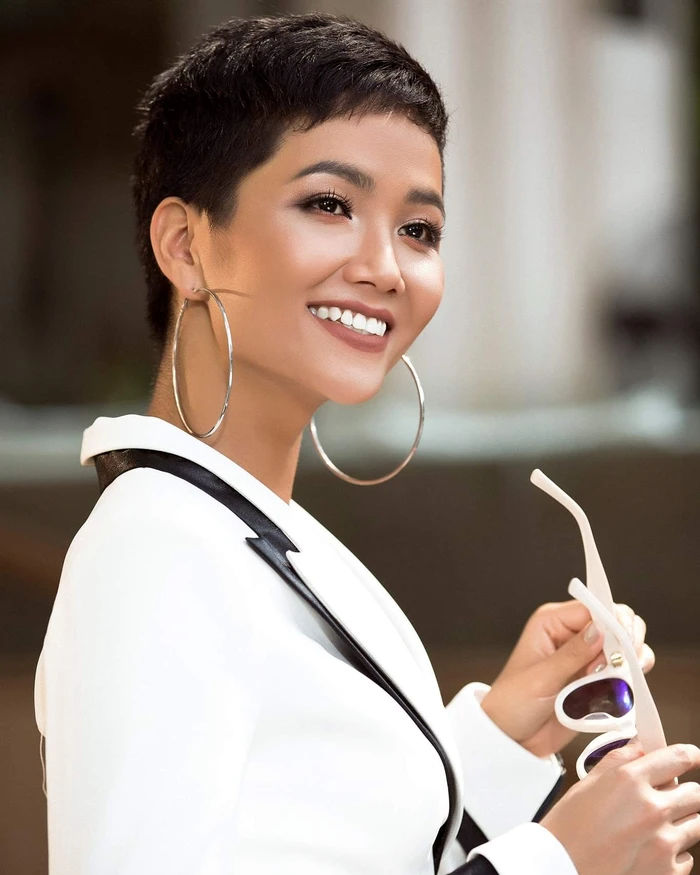 Style phỏng vấn kín Miss Universe của dàn đại diện Việt Nam