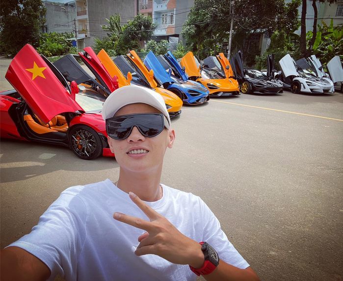 Sướng như con của đại gia Việt: Mới bé tí đã có siêu xe, đồ hiệu