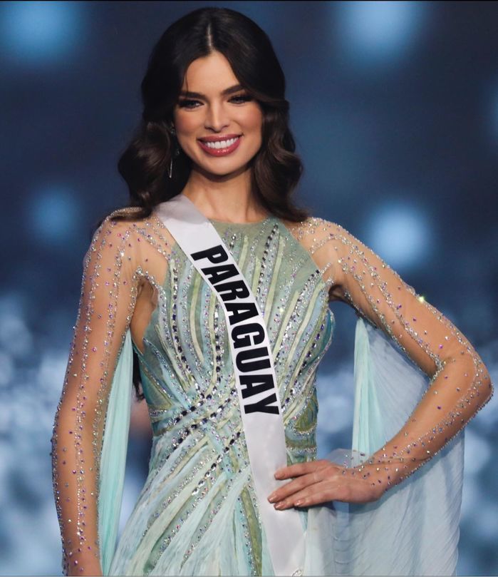 Tân Miss Universe được chào đón nồng nhiệt khi trở về quê nhà